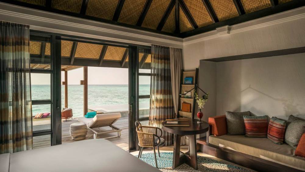 content/hotel/Four Seasons Kuda Huraa/Accommodation/Sunrise 2 Bedroom Water Suite/FSKudaHuraa-Acc-Sunrise2BWaterSuite-03.jpg